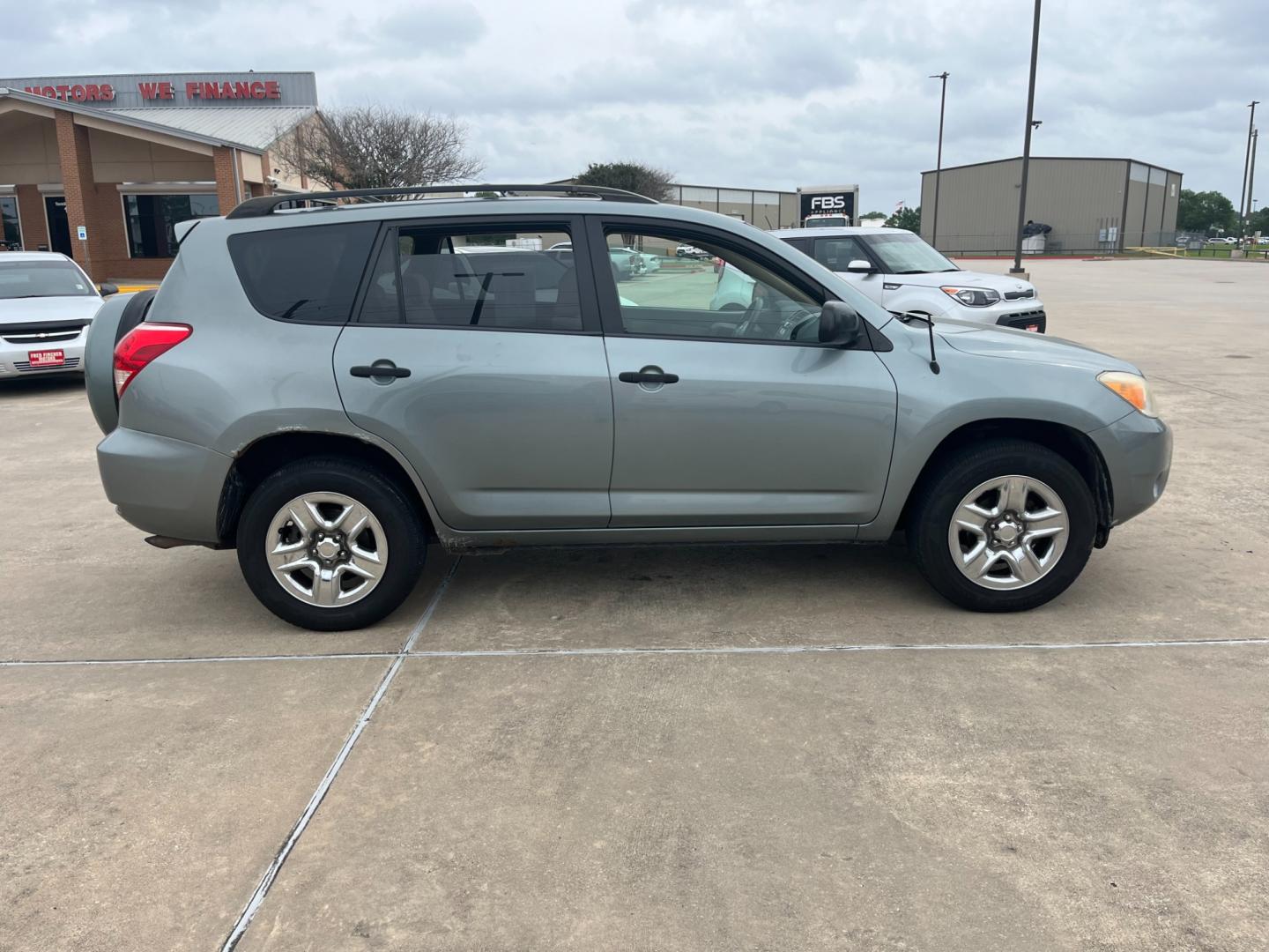 2008 green /TAN Toyota RAV4 Base I4 4WD (JTMBD33V685) with an 2.4L L4 DOHC 16V engine, 4-Speed Automatic transmission, located at 14700 Tomball Parkway 249, Houston, TX, 77086, (281) 444-2200, 29.928619, -95.504074 - Photo#7